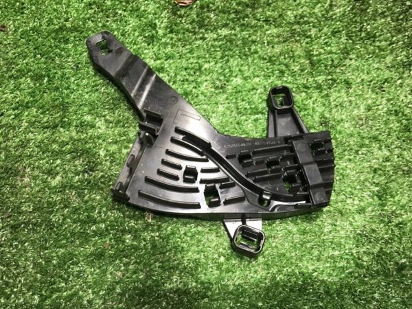 Кронштейн (крепление) левый Mercedes Benz GLC X253