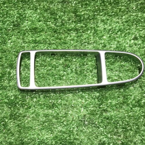 Декоративная накладка двери Mercedes Benz C W205