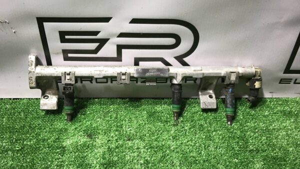 Топливная рампа Ford Mondeo 3 (2000 2003)