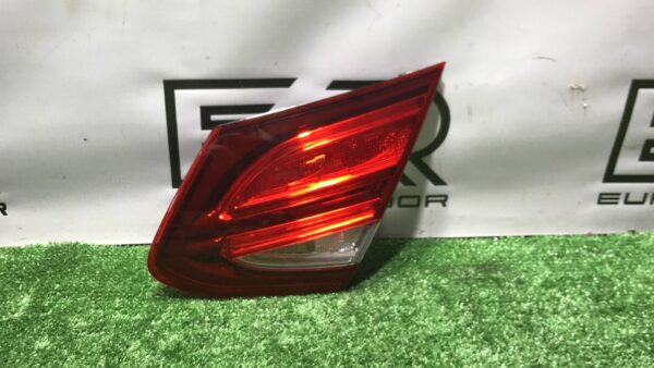 Фонарь крышки багажника правый Mercedes Benz C