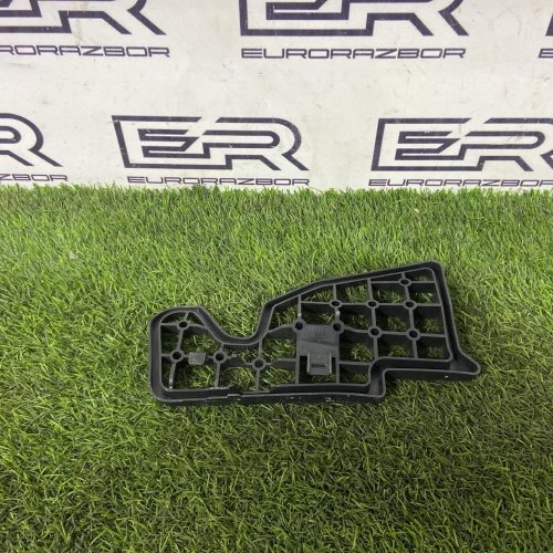 Опора напольного покрытия левая Audi Q8 4M