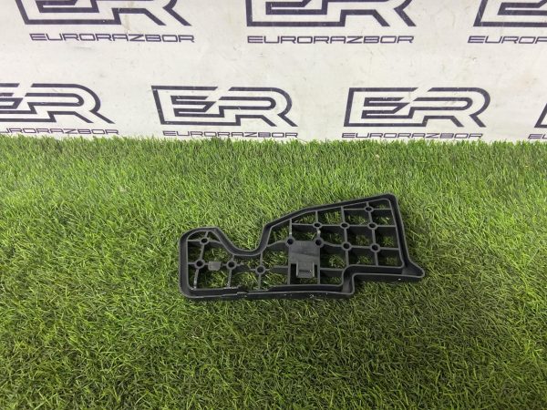 Опора напольного покрытия левая Audi Q8 4M