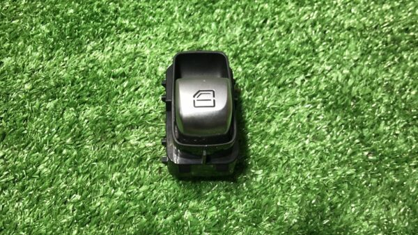 Кнопка стеклоподъемника двери Mercedes Benz GLC