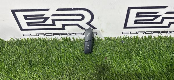 Кнопка центрального замка правая Mercedes Benz GLE W166 A2049058502