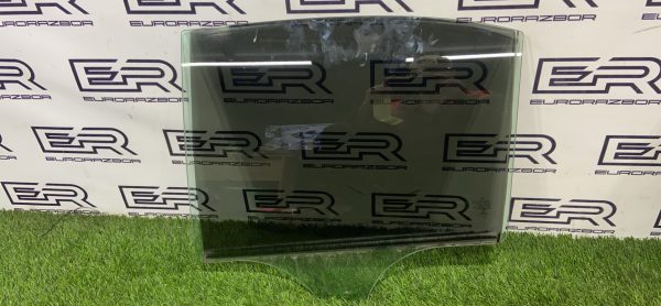 Стекло двери задней левой Mercedes W205