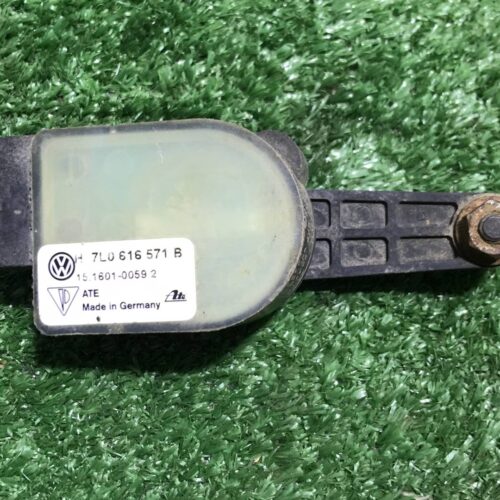 Датчик дорожного просвета Volkswagen Touareg рест.