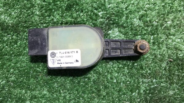 Датчик дорожного просвета Volkswagen Touareg рест.