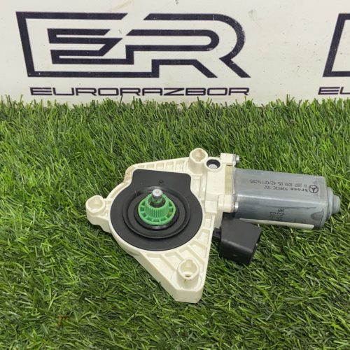 Моторчик стеклоподъёмника левый Mercedes W212 рест