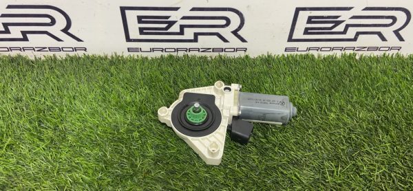 Моторчик стеклоподъёмника левый Mercedes W212 рест