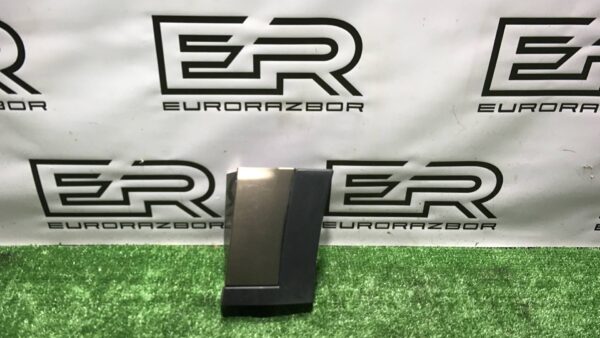 Молдинг крыла правого Land Rover рест. BJ3M