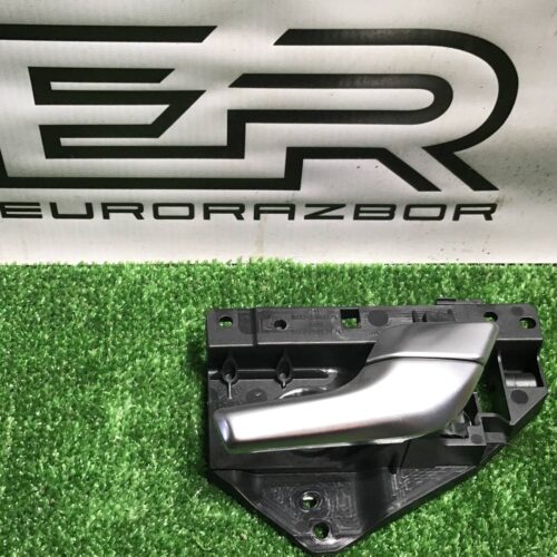 Ручка внутренняя двери передней правой Land Rover