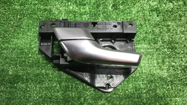 Ручка внутренняя двери задней левой Land Rover