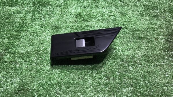 Кнопка стеклоподъемника двери задней правой