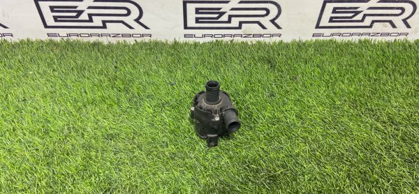 Насос антифриза дополнительный Range Rover Velar L560