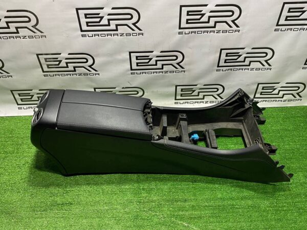 Центральный подлокотник Mercedes Benz GLC X253