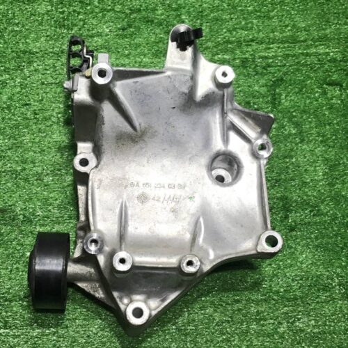 Кронштейн (крепление) Mercedes Benz C W205