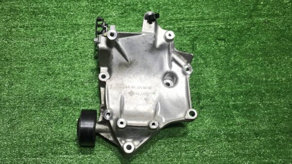 Кронштейн (крепление) Mercedes Benz C W205