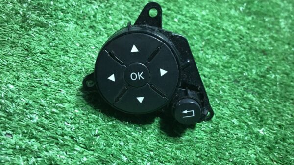 Кнопки управления на руле Mercedes Benz E W212