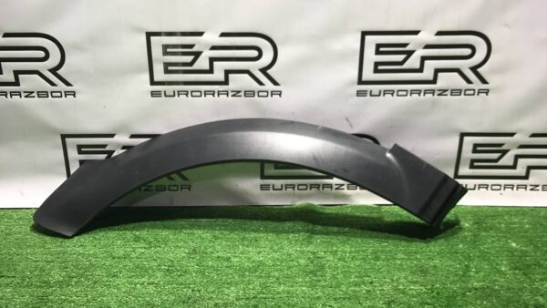 Накладка колесной арки задний правый Land Rover