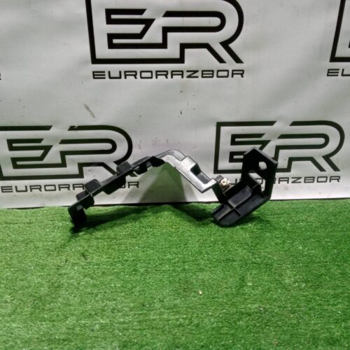 Крепление переднего бампера левое Land Rover