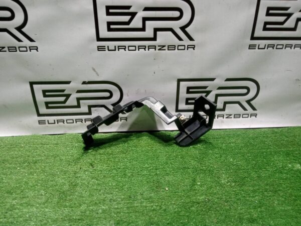 Крепление переднего бампера левое Land Rover