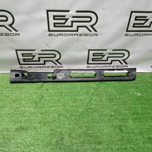 Внутреннее крепление крыла правого Land Rover