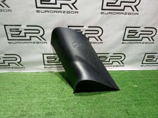 Обшивка стойки передней правая Land Rover