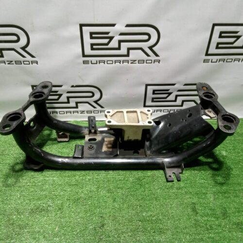 Кронштейн коробки (балка кпп) Land Rover