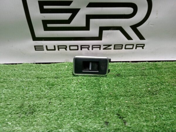 Кнопка стеклоподъемника двери задней Land Rover