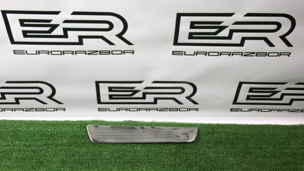 Накладка внутренняя на порог задняя правая