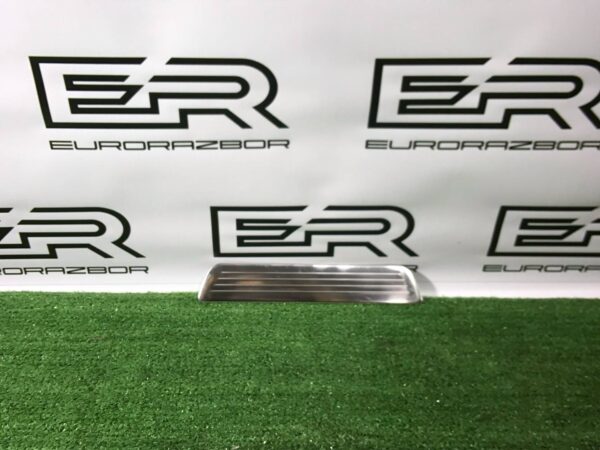 Накладка внутренняя на порог задняя левая