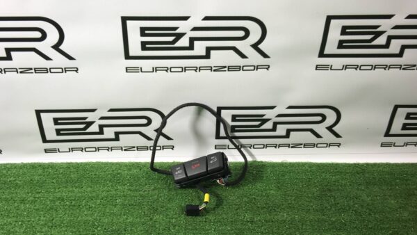 Кнопка аварийной сигнализации Mercedes Benz C292