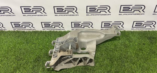 Кронштейн крепления АКПП Lande Rover Velar L560