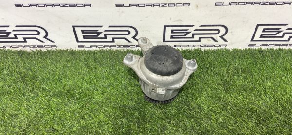 Подушка двигателя левая Mercedes W205 A2052406817