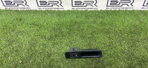 Кнопка открывания крышки багажника Lexus RX