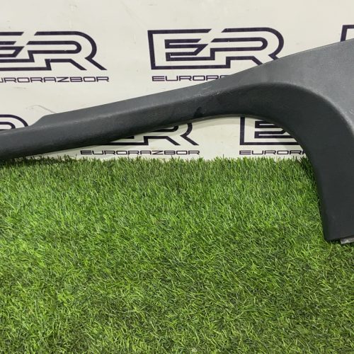 Накладка на порог передняя правая Mercedes W205