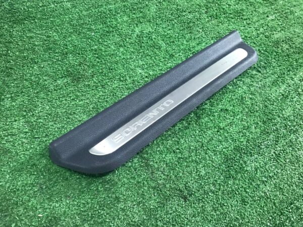 Накладка внутренняя на порог задняя правая Kia