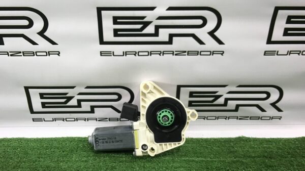 Моторчик стеклоподъемника левый Mercedes Benz C