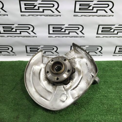 Кулак задний правый Volvo XC90 2 2018