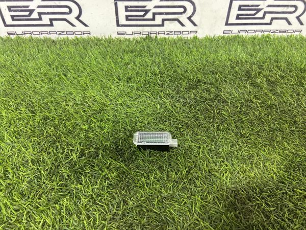 Плафон салонный LED Audi Q8 4M