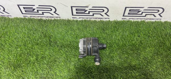 Насос антифриза дополнительный Mercedes W205