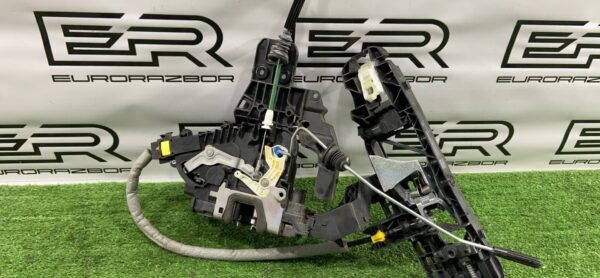 Замок задний правый Mercedes W205 X253