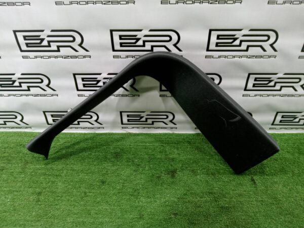 Обшивка крышки багажника правая Volvo XC90