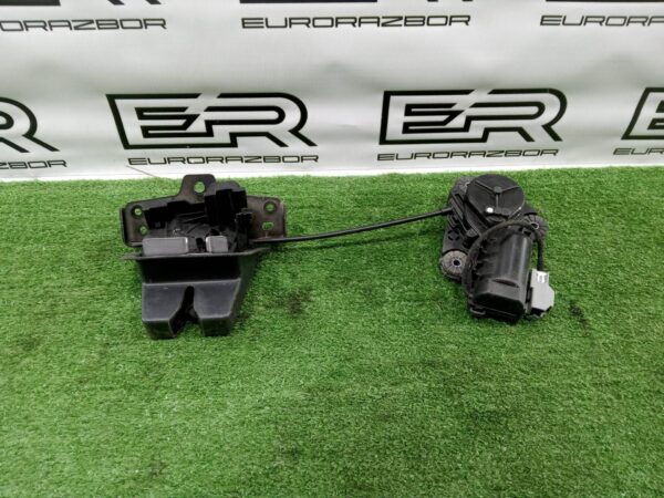 Замок багажника Volvo XC90