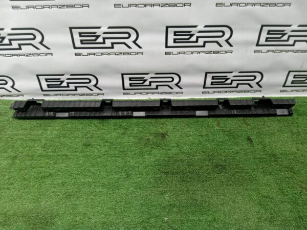 Кронштейн накладки порога правый Volvo XC90