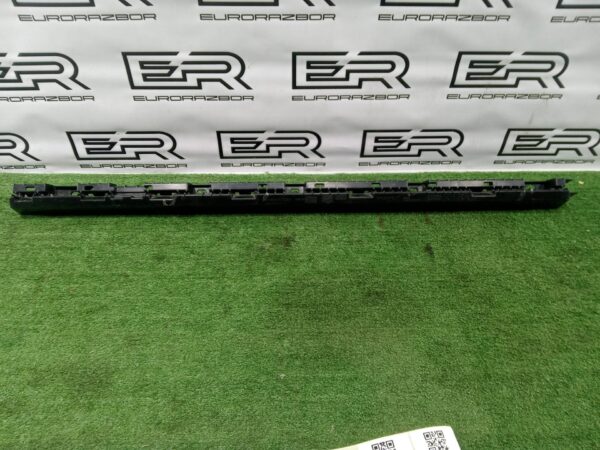 Кронштейн накладки порога правый Volvo XC90