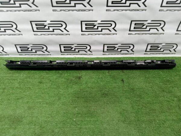 Кронштейн накладки порога левый Volvo XC90