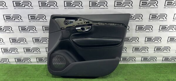 Обшивка двери передней правой Volvo XC90 2