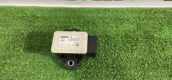 Датчик ускорения Mercedes a0055422618