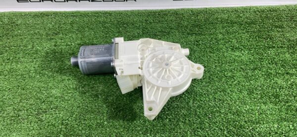 Моторчик стеклоподъемника Mercedes W166.